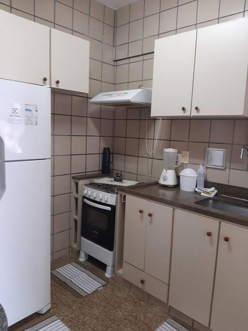 Guarapari. Es. Alugo Excelente A 100 M Do Mar. Apartamento *