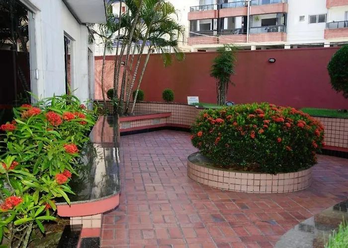 Guarapari. Es. Alugo Excelente Apartamento A 100 M Do Mar.